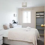 Modern 3-Person City Flat