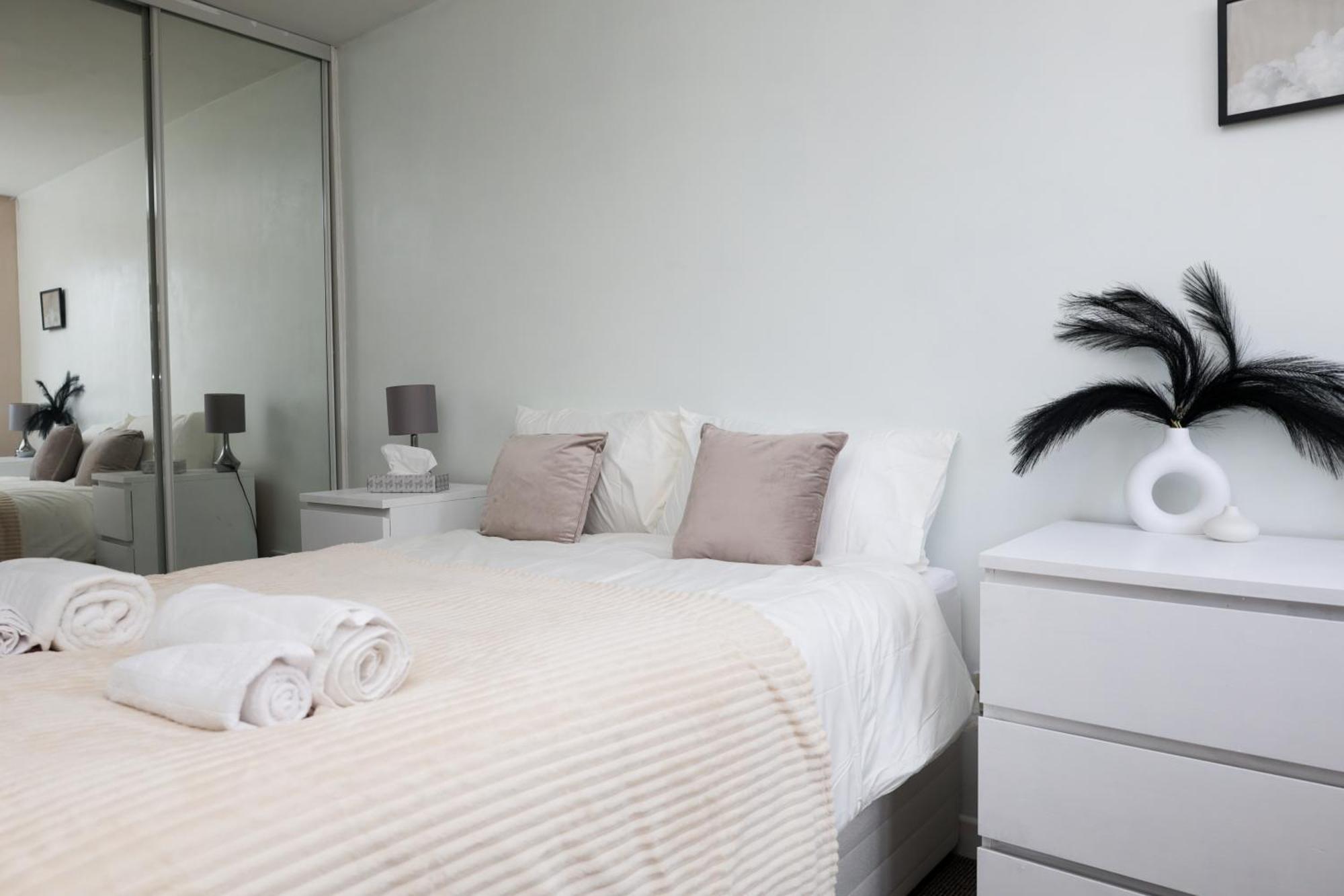 Modern 3-person Flat Apartment
